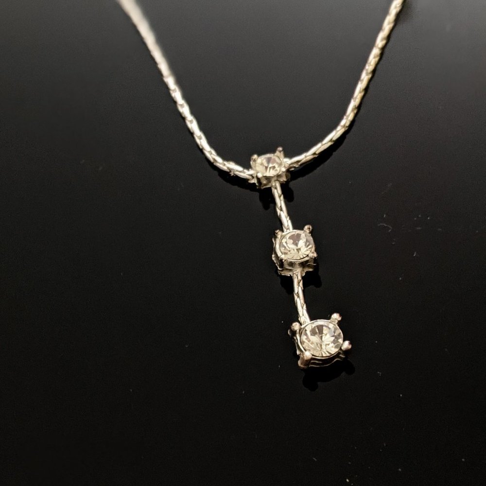 NWOT Faux diamond drop necklace